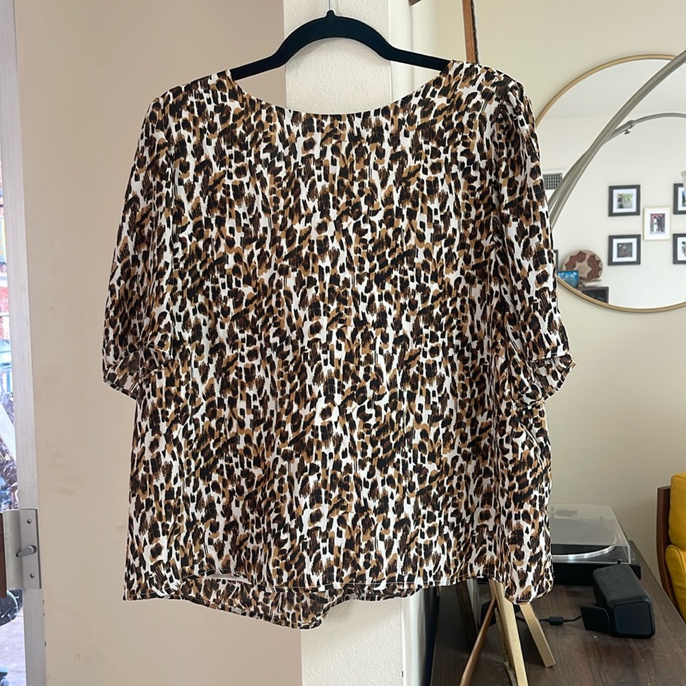 Leopard print, loose peplum top